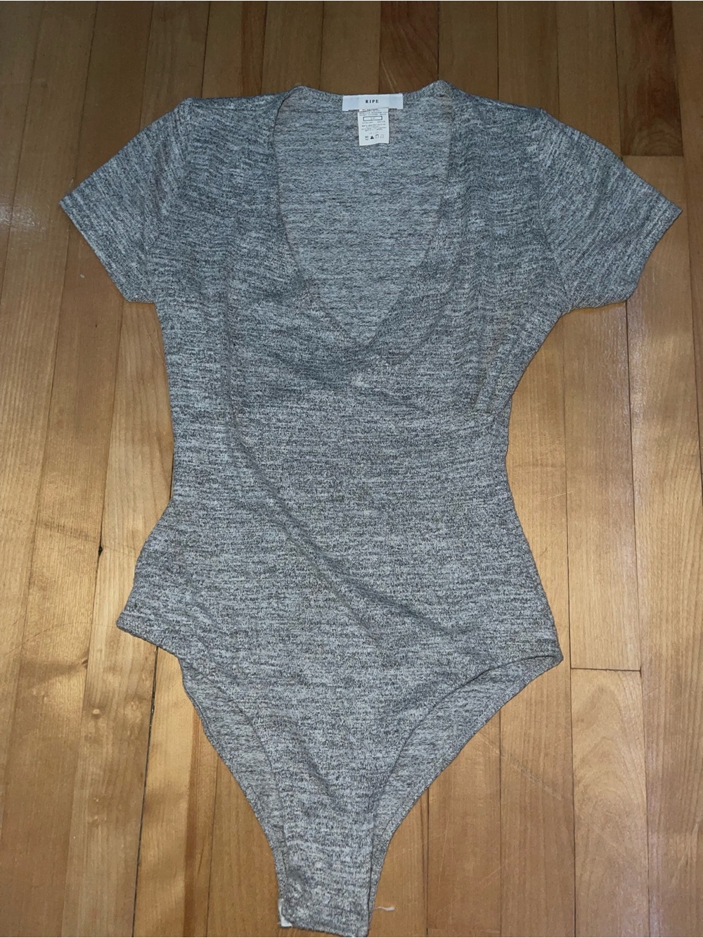 RIPE Gray Ribbed V-Neck Short Sleeve Bodysuit🩶